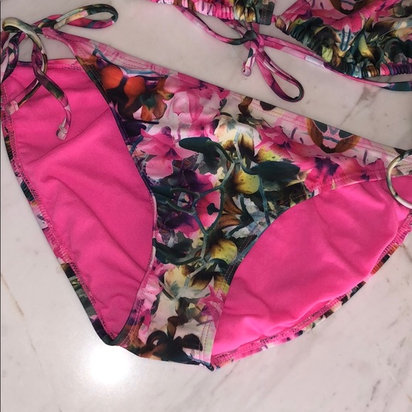 Pink floral swimwear! 🌸🌺 - Picture 3 of 4